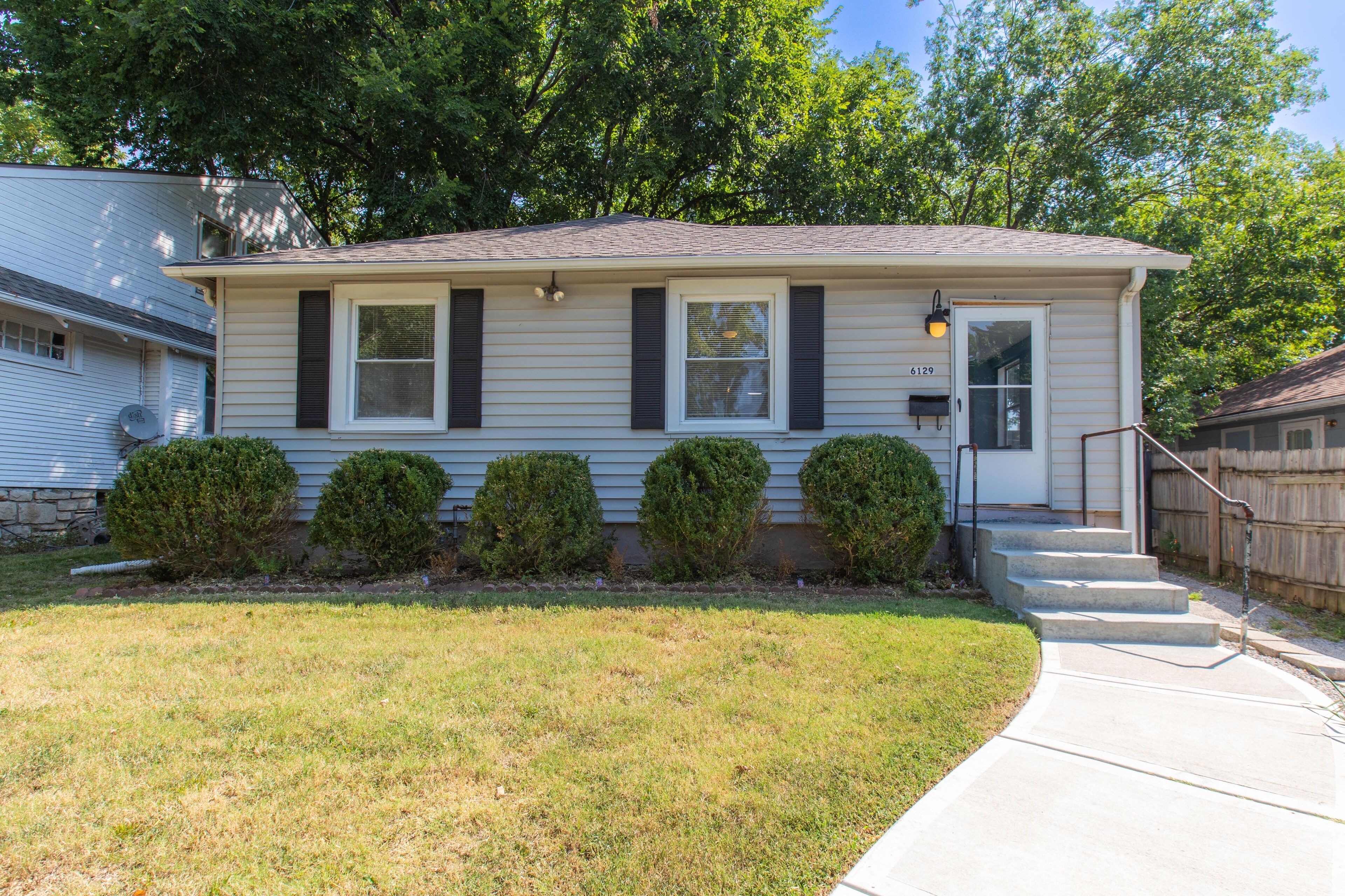 Brookside home with 2 bedrooms newly remodeled tree lined streets