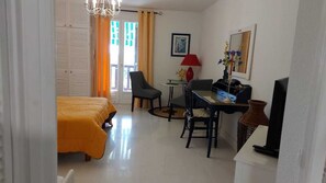 1 chambre, coffres-forts dans les chambres, bureau