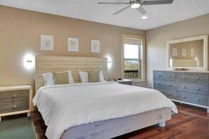 4 bedrooms, desk, iron/ironing board, travel crib - Adventure & Relaxation:Rafting, Hiking & S’mores! (Turtletown)