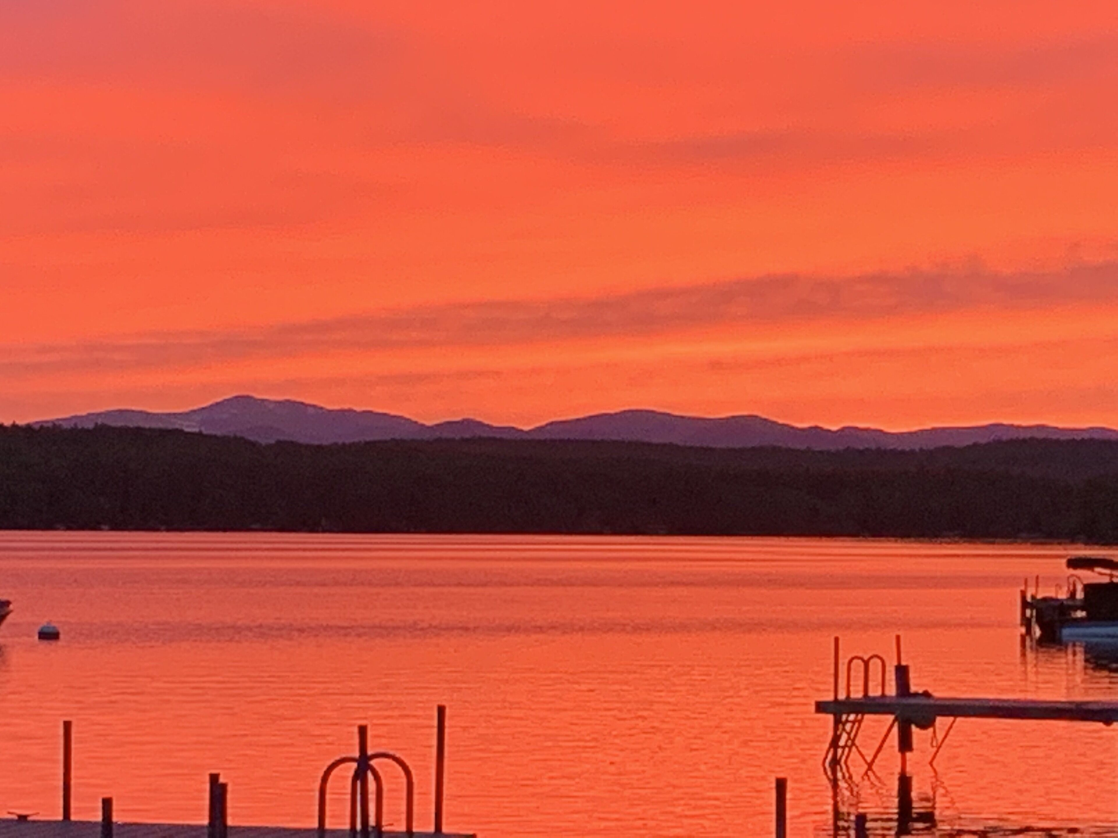 Cozy Cottage near Shawnee Peak on Highland Lake close to downtown BRIDGTON!!