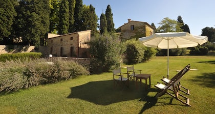 Fattoria Lornano Winery - Villa Trebbiano