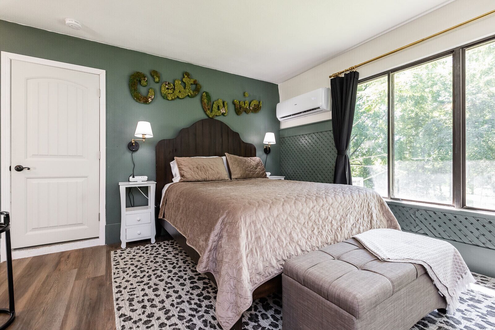 Free WiFi, bed sheets