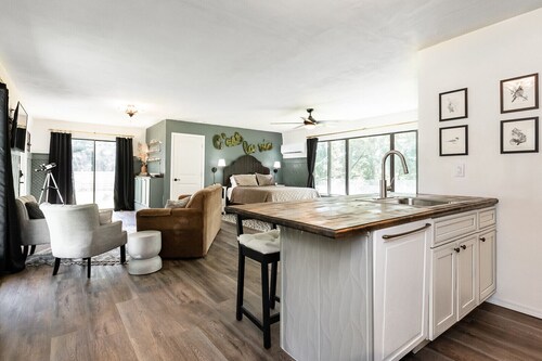 Everwood Cottage ^ Trees, Birds, and Quiet! Military Friendly