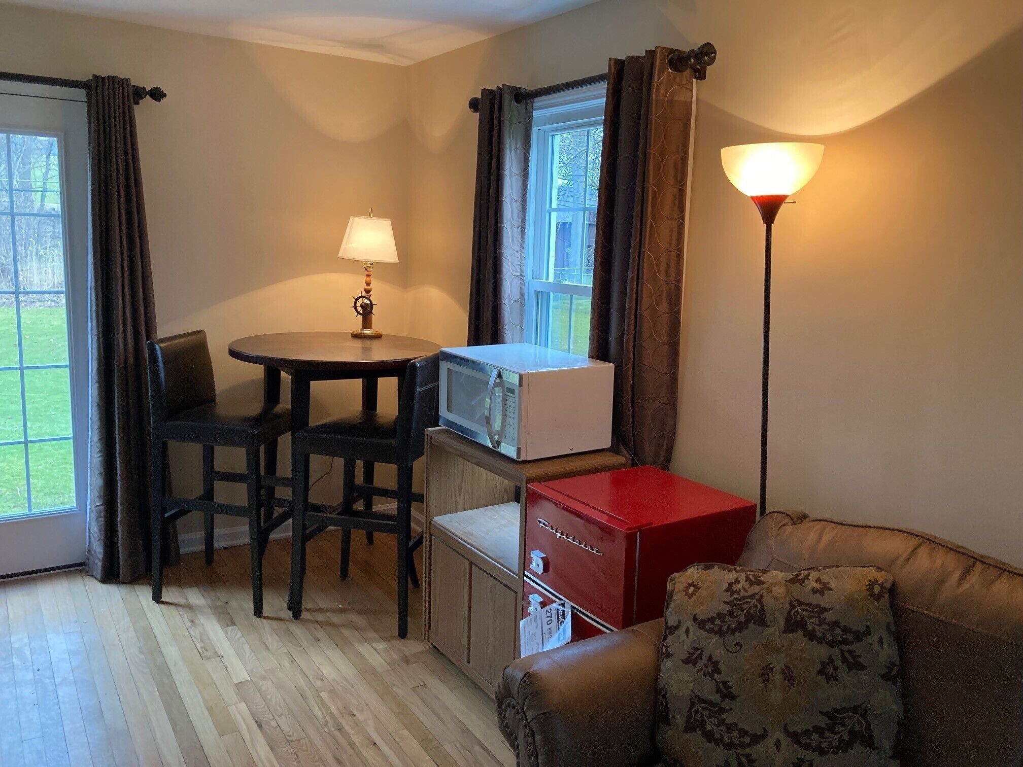 Free Kayaks! Lakeview Nautical private guest suite.