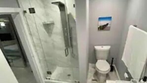 Dusj, hårføner, bidé og håndklær