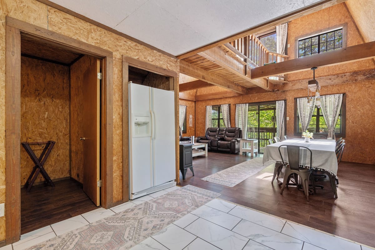 Windchimes Cabin | Wi-Fi gratuit, draps fournis