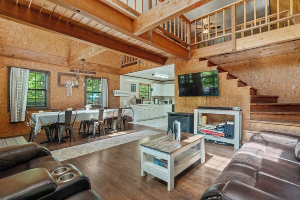 Windchimes Cabin | Living area