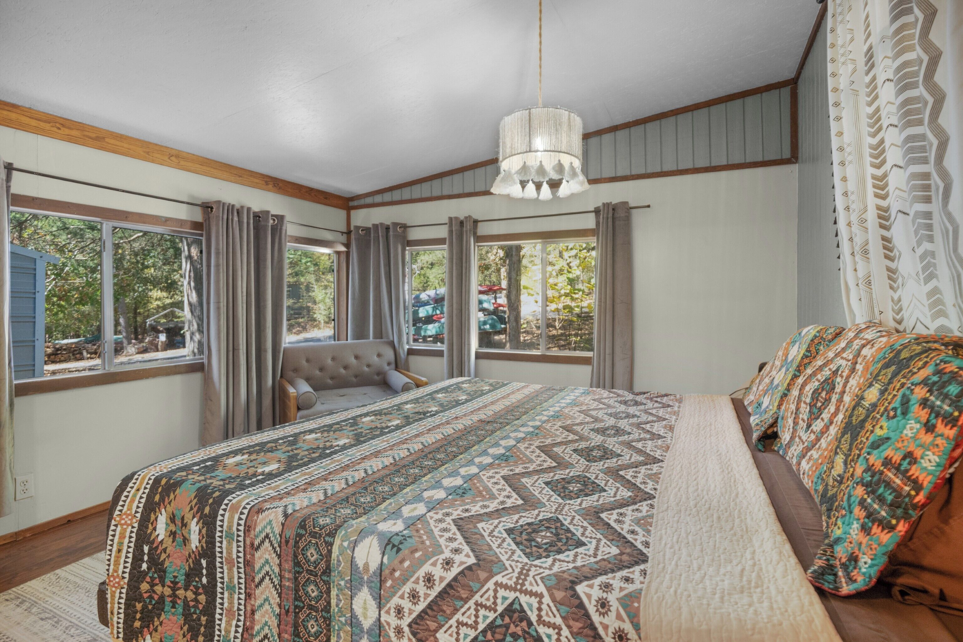 Magnolia Cabin | Free WiFi, bed sheets