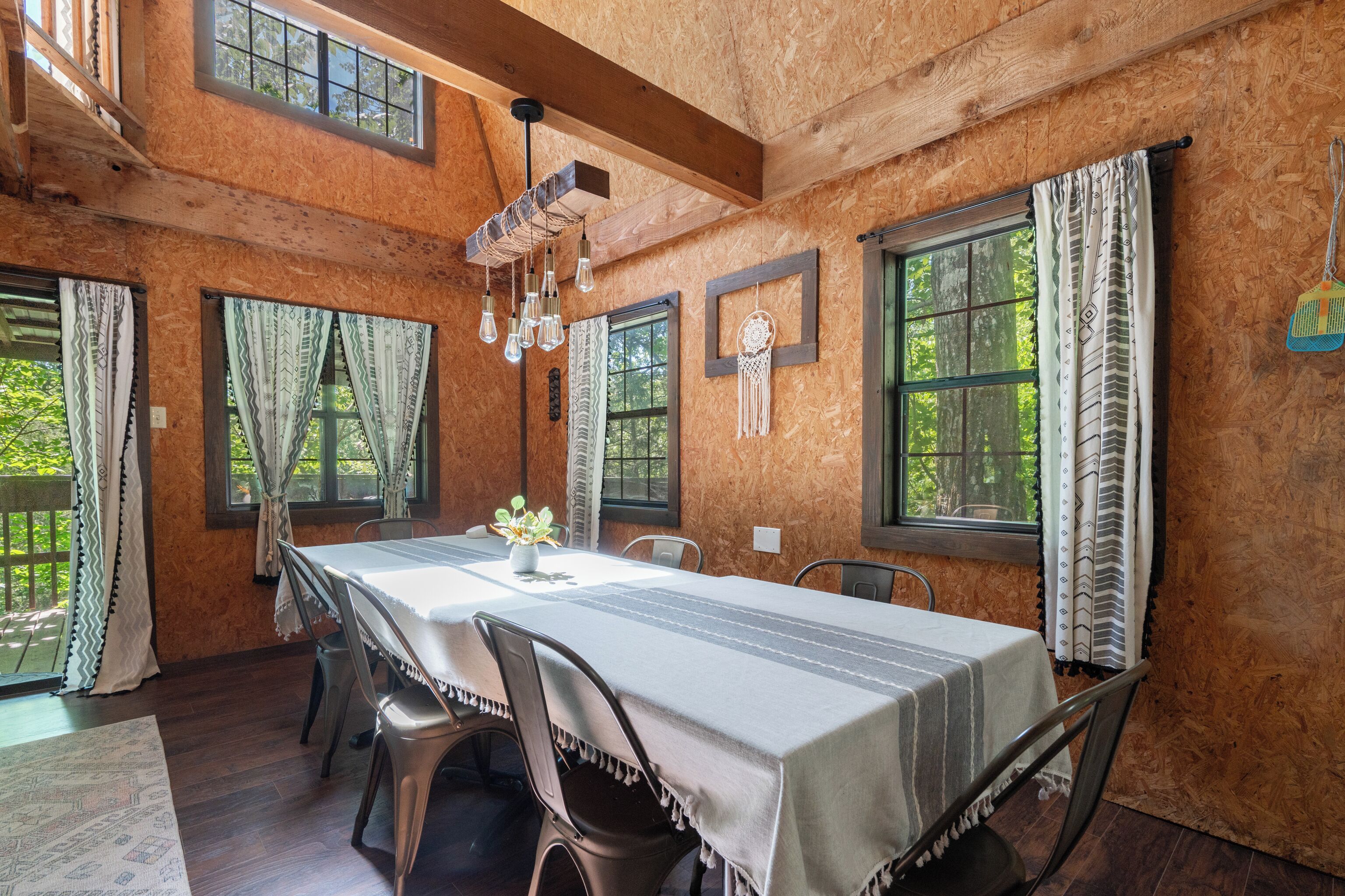 Windchimes Cabin | Area keluarga | TV layar datar