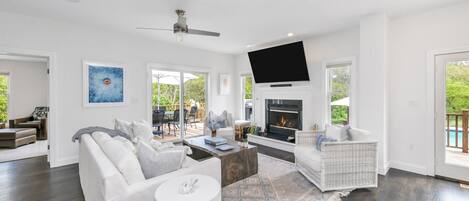 Smart TV, fireplace, stereo