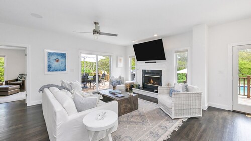 Classic-style Hamptons home, heated freshwater pool, fire pit, extensive...