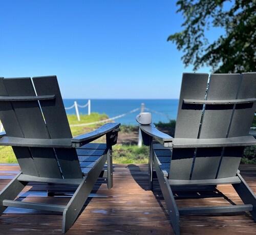 Lake Michigan views: Private hot tub: King Bed: Mins. to St. Joe.