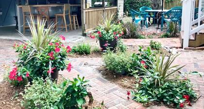 Cheerful Coastal Home. Close to Beach, 4Br/2Ba, Sleeps 13 guests