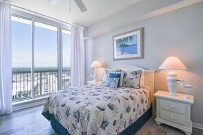 3 bedrooms, iron/ironing board, free WiFi, bed sheets - 18th Floor Beachfront Condo w/ Incredible Views at Destin's Silver Beach Towers! (Destin)