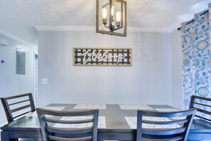 Dining - Cozy 3/2 in Orange Park, Pet Friendly. (Orange Park)