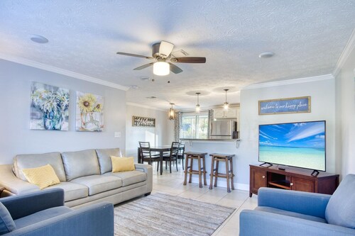 Cozy 3/2 in Orange Park, Pet Friendly.