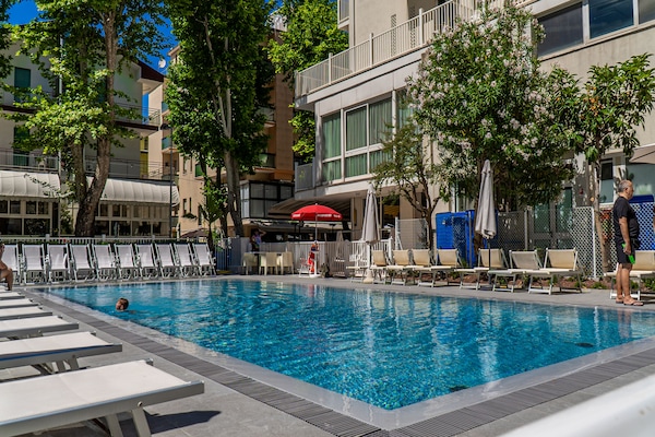 Piscina externa sazonal