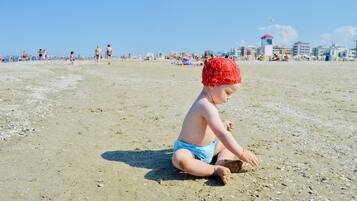 NÀra stranden, vit sandstrand och transport till/frÄn stranden