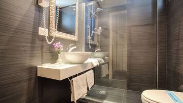 Shower, rainfall showerhead, free toiletries, hair dryer