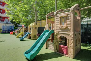 Children's play area - outdoor - Hotel Aiglon (Rimini)