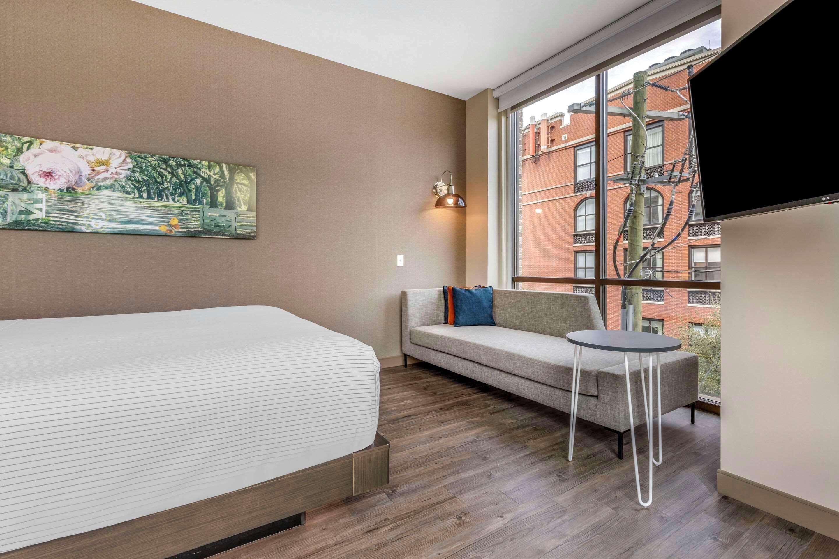 Premium bedding, in-room safe, desk, laptop workspace