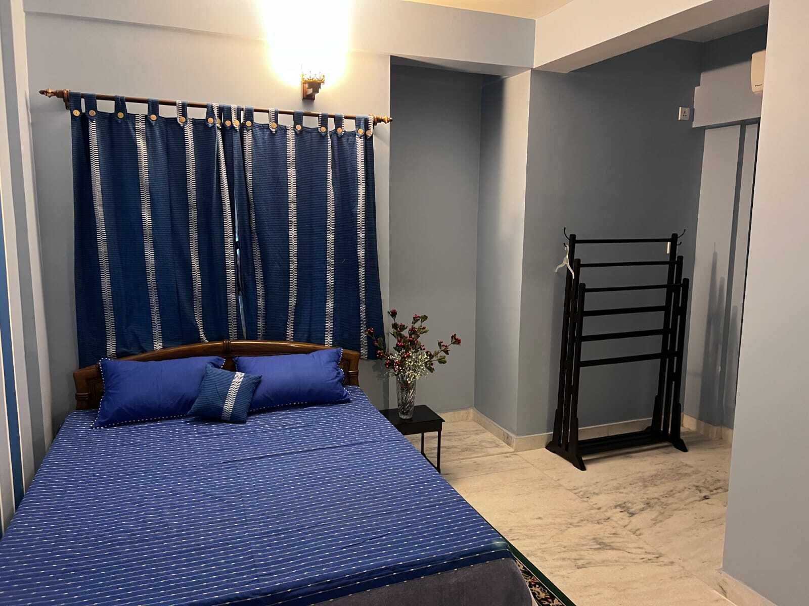 A quaint and sublime 3BR/4BA duplex apartment