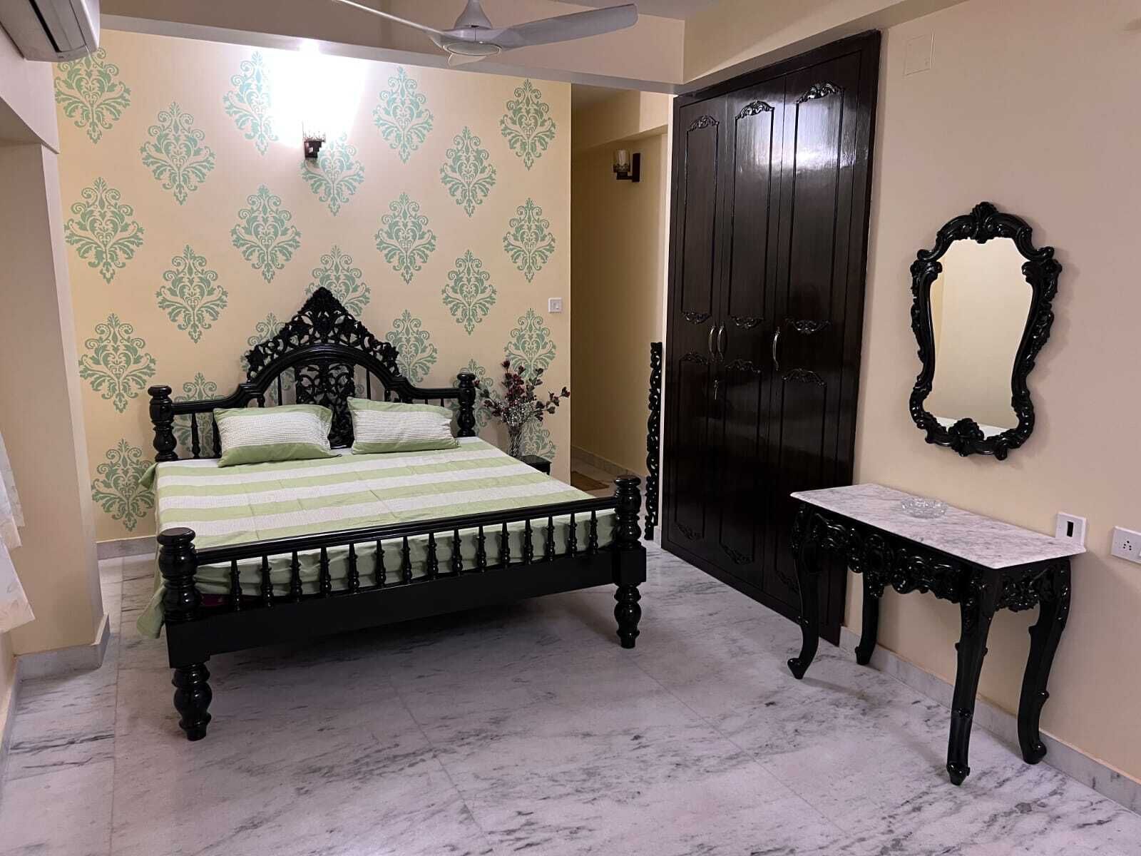 A quaint and sublime 3BR/4BA duplex apartment