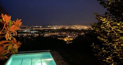 Atypical house with panoramic view and swimming pool.
