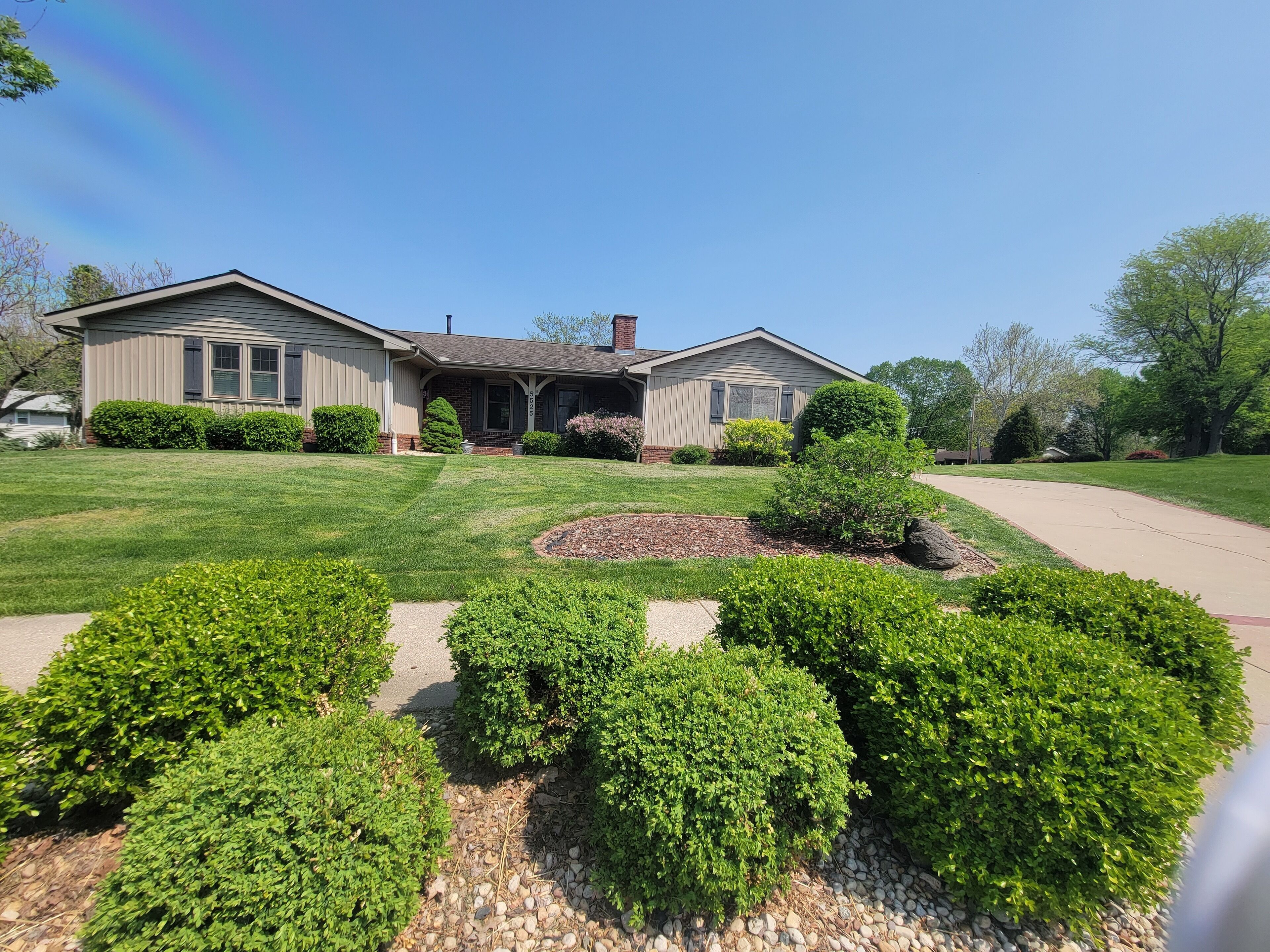 Great for families, near hospital, mins from downtown, Cat offices, restaurants