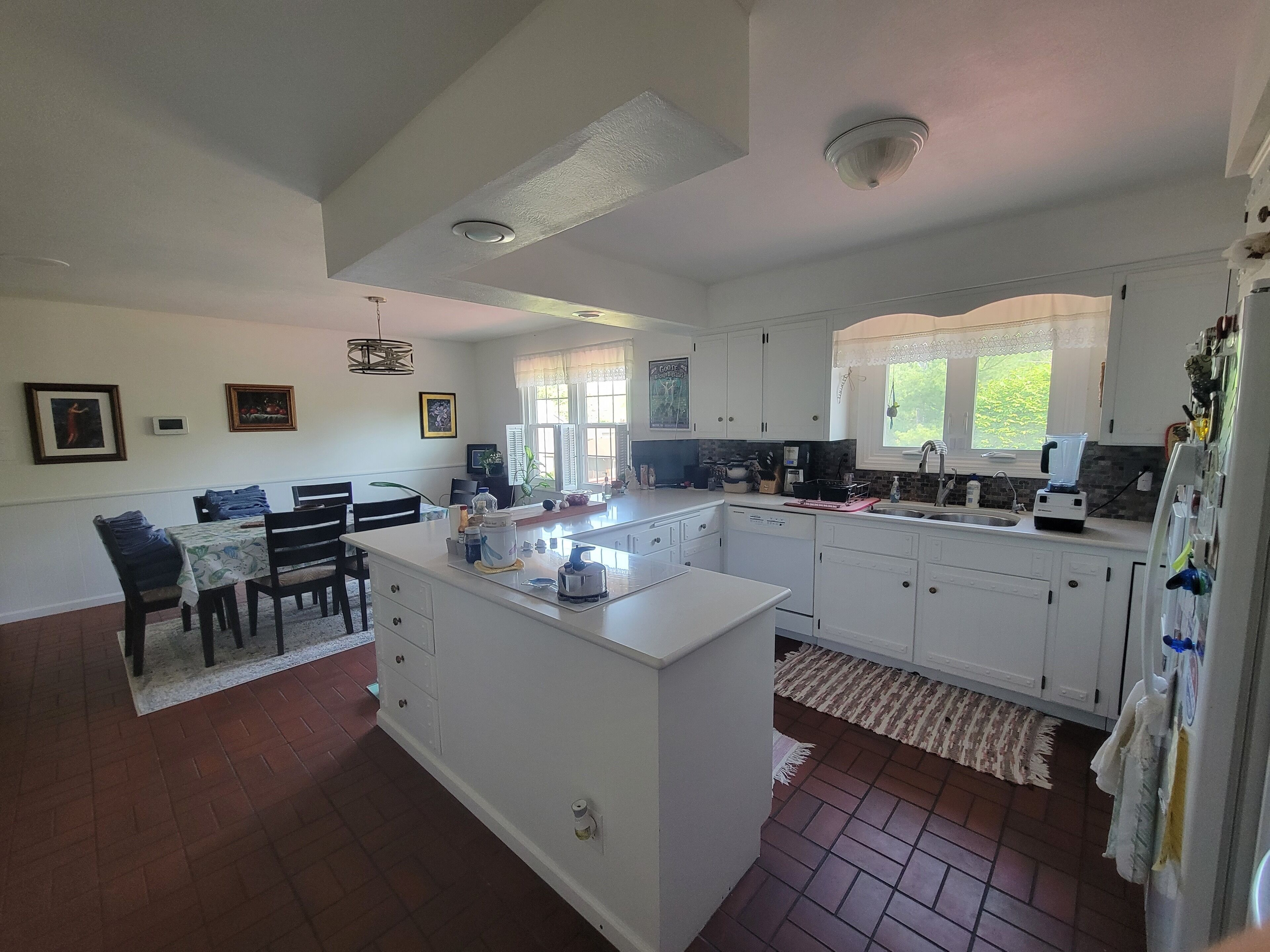 Great for families, near hospital, mins from downtown, Cat offices, restaurants