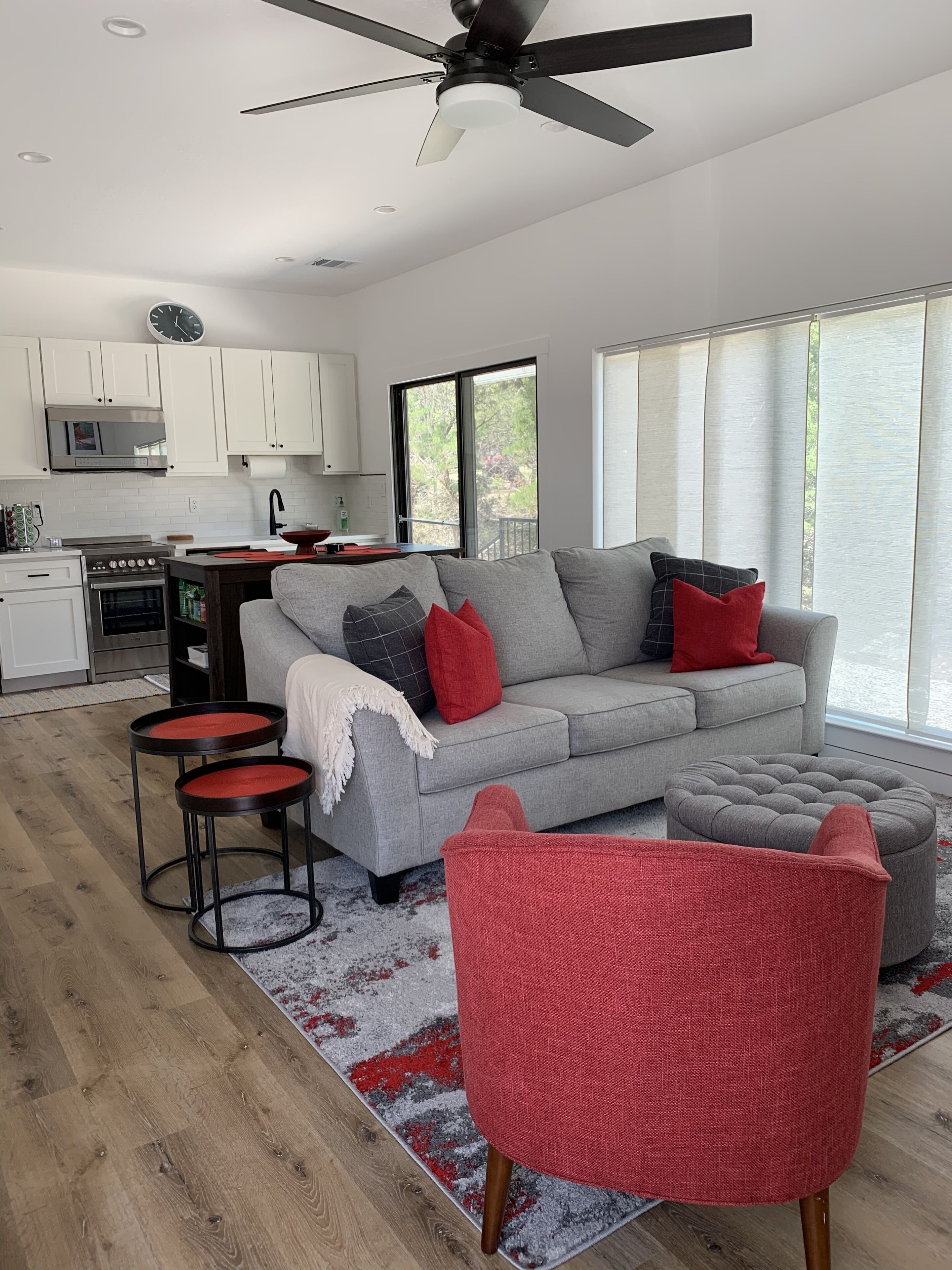 Enjoy Lake Life: Hot tub/Concierge/Rentals