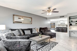 Smart TV - Casa Azul - Pool, ASU, Mill Ave, Sky Harbor, Old Town (Tempe)