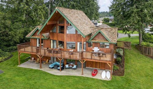 Private Lakefront Urban Oasis. Great Views. Boat, Fish, Jetski, Kayak, or Relax!