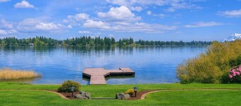 Private Lakefront Urban Oasis. Great Views. Boat, Fish, Jetski, Kayak, or Relax!