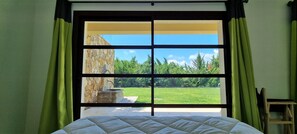 5 bedrooms, in-room safe, desk, iron/ironing board