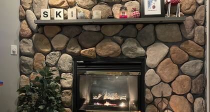 Ski, Bike, Hike & Relax: 2-Bedroom Condo w/ Pool & SPA. Minutes to Killington!