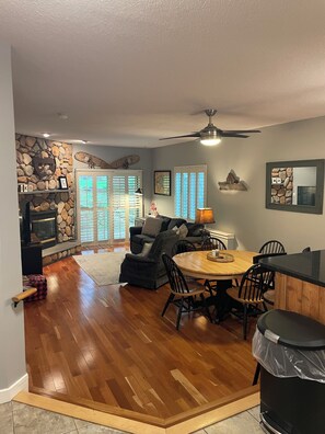 Smart TV, fireplace