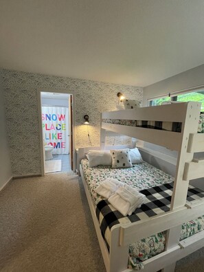 2 bedrooms, desk, free WiFi, bed sheets