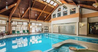 Ski, Bike, Hike & Relax: 2-Bedroom Condo w/ Pool & SPA. Minutes to Killington!