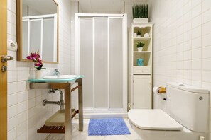 Douche, serviettes fournies