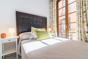 2 chambres, fer et planche à repasser, Wi-Fi gratuit, draps fournis