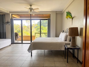 5 chambres, fer et planche à repasser, Wi-Fi, draps fournis