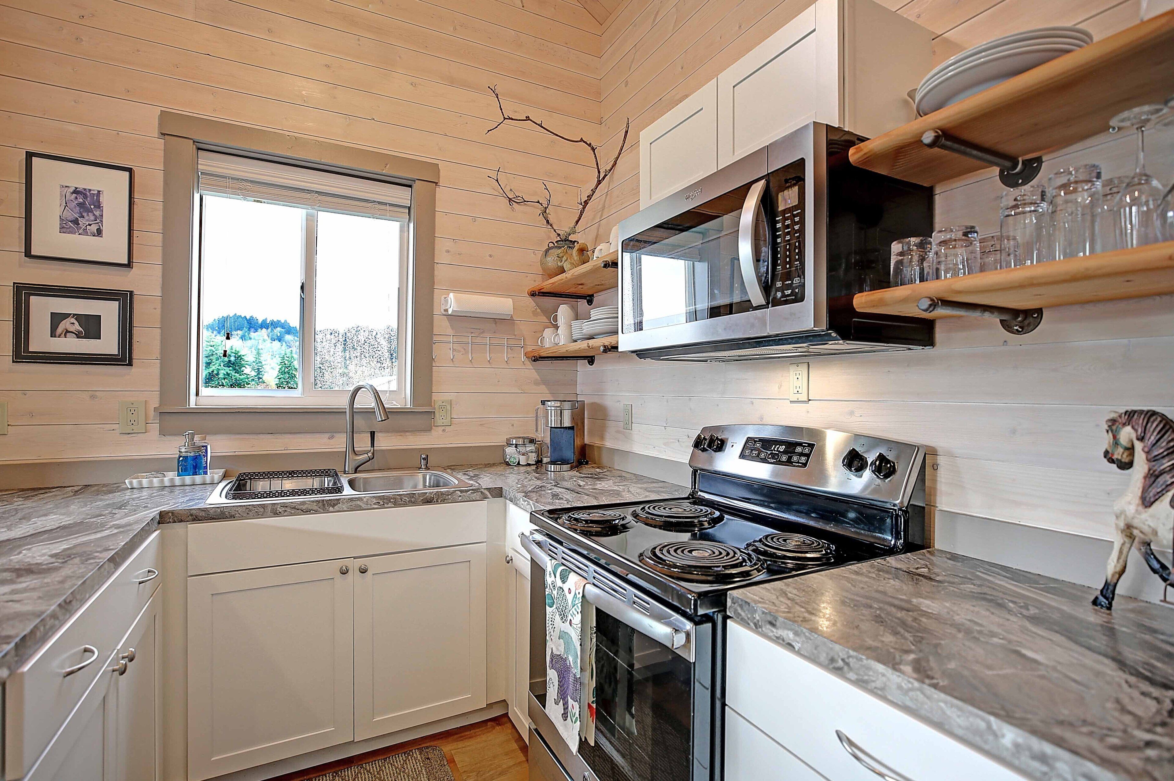 Stay at the Ranch! Bunkhouse is in the heart of Camano Island. 