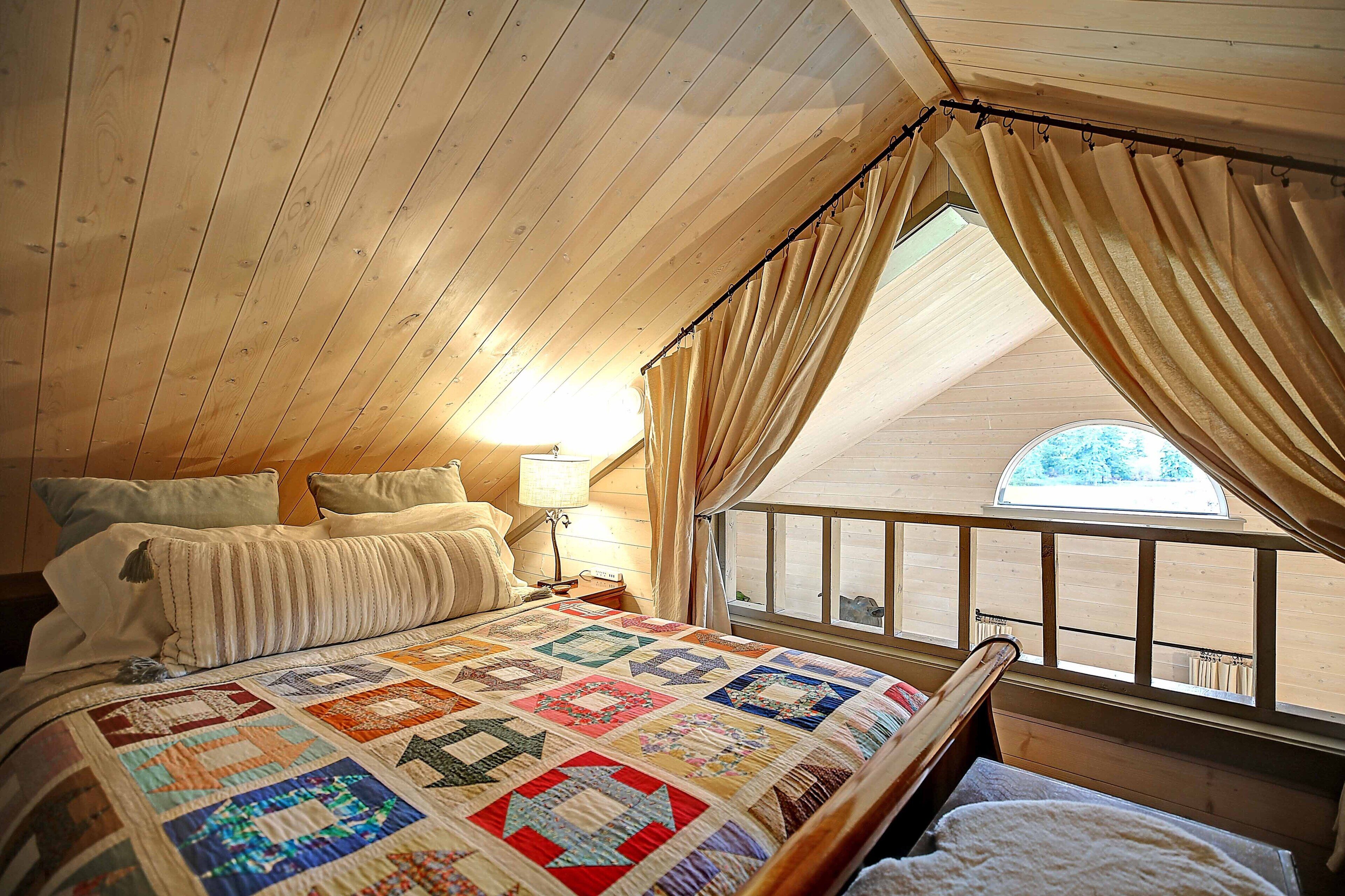 Stay at the Ranch! Bunkhouse is in the heart of Camano Island. 