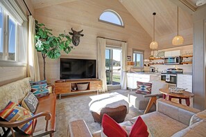 Smart TV - Stay at the Ranch! Bunkhouse is in the heart of Camano Island. (Camano Island)