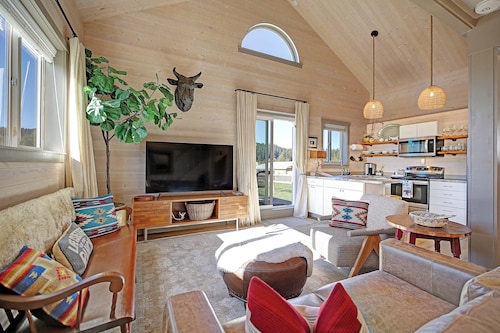 Stay at the Ranch! Bunkhouse is in the heart of Camano Island. 