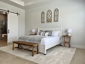 5 habitaciones, escritorio, tabla de planchar con plancha y wifi gratis 