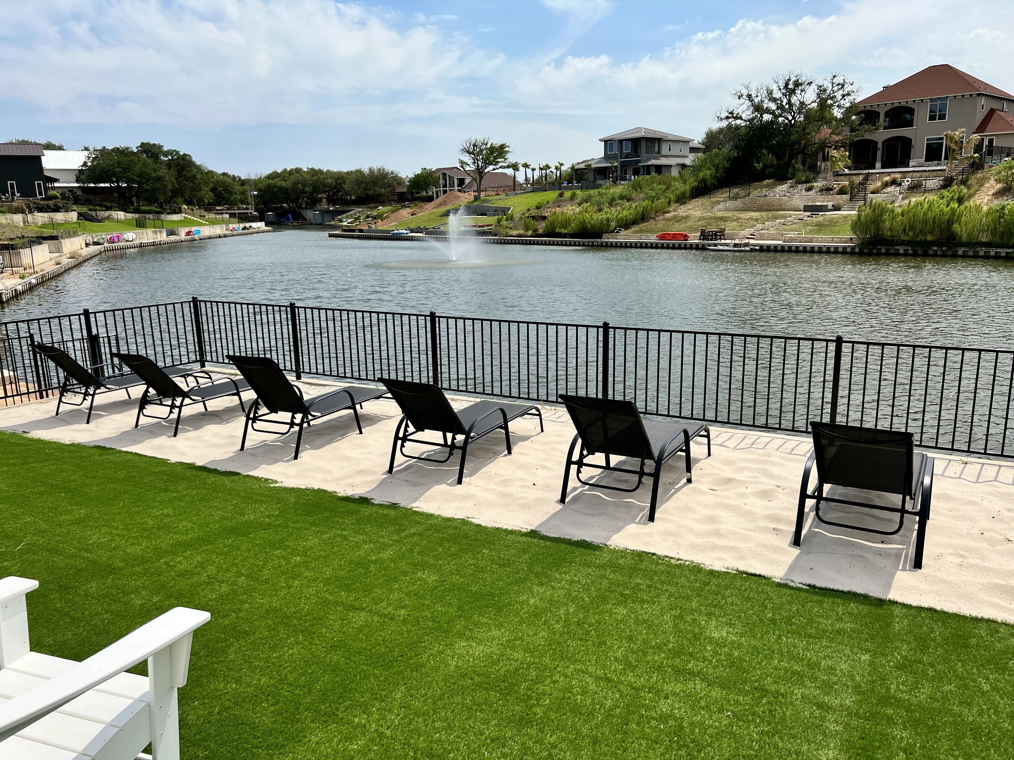 NEW Luxury Lakefront Resort with 4 King Suites - Private Pool & Spa - Quiet Cove