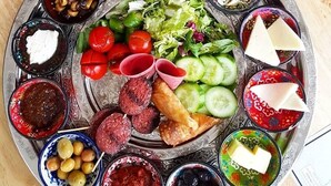 Daily buffet breakfast for a fee - Aladino Cave Suites (Ürgüp)