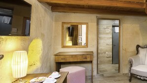 Superior Double Room, 1 Bedroom | Egyptian cotton sheets, premium bedding, Select Comfort beds - Aladino Cave Suites (Ürgüp)